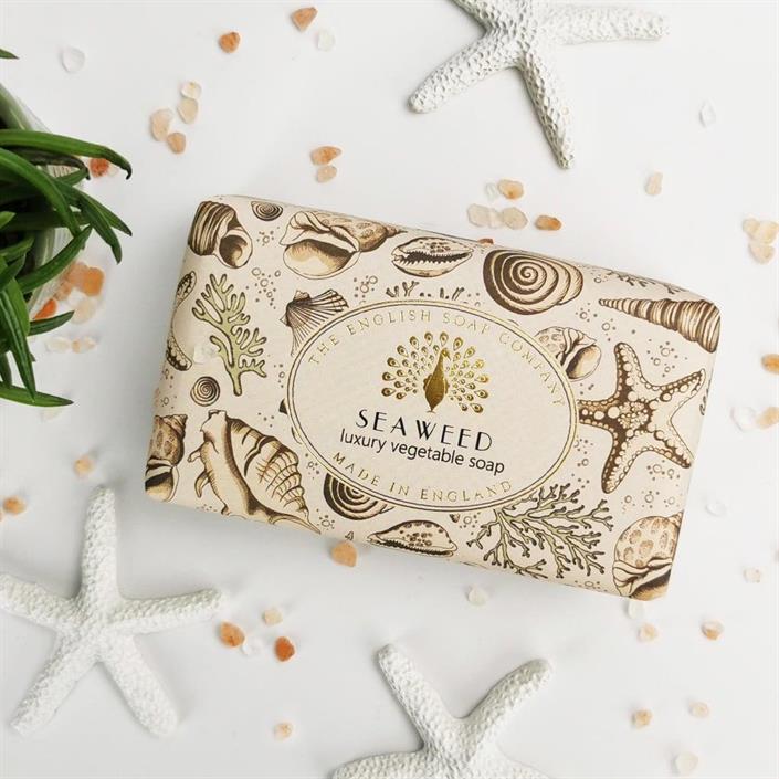 Tvål seaweed på 200g i förpackning från Saponi med vita sjöstjärnor runtom