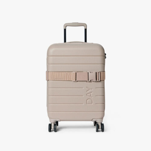 Bagagerem i beige på en beige resväska från DAY ET