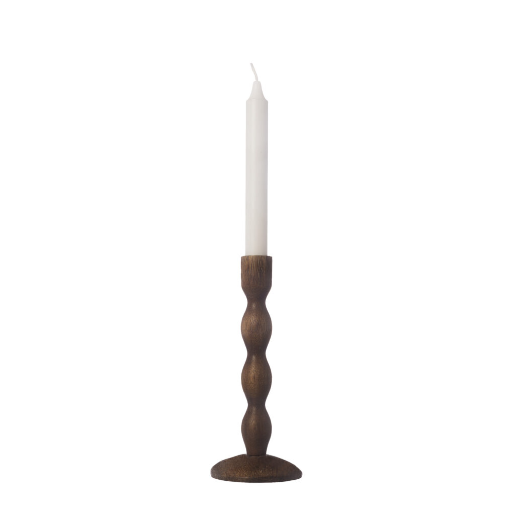 ERNST ljusstake i mörkbrunt trä 21cm hög med rundad form.